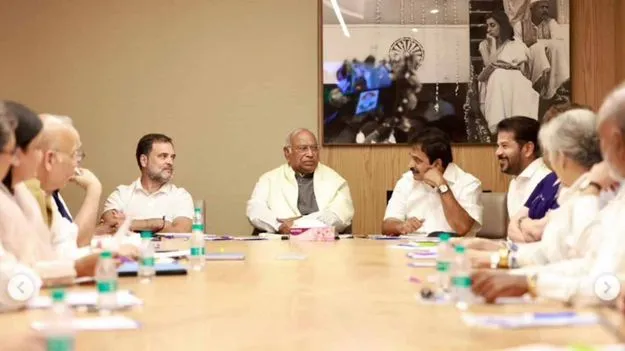 ఖర్గే అధ్యక్షతన ప్రారంభమైన సీడబ్ల్యూసీ సమావేశం.. హాజరైన అగ్రనేతలు