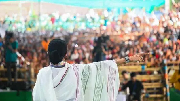 ప్రజాస్వామ్య పండుగా, ప్రజల్ని చంపే పండుగా.. సీఆర్‌పీఎఫ్ భారీ బలగాలపై మమత ఫైర్