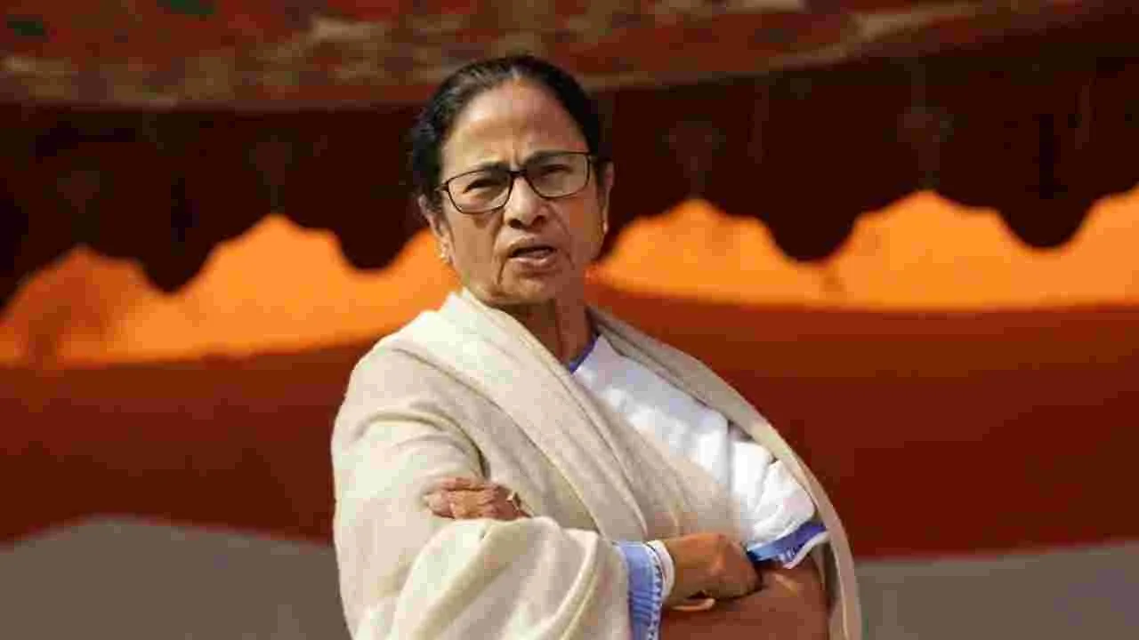 టీఎంసీలో చీలిక.. 19 ఎంపీల సంతకాలు?