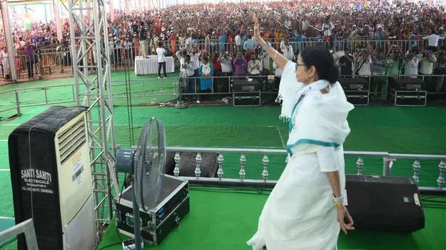 బీజేపీ వస్తే బుల్డోజర్లతో అందర్నీ గెంటేస్తుంది.. మమతా బెనర్జీ