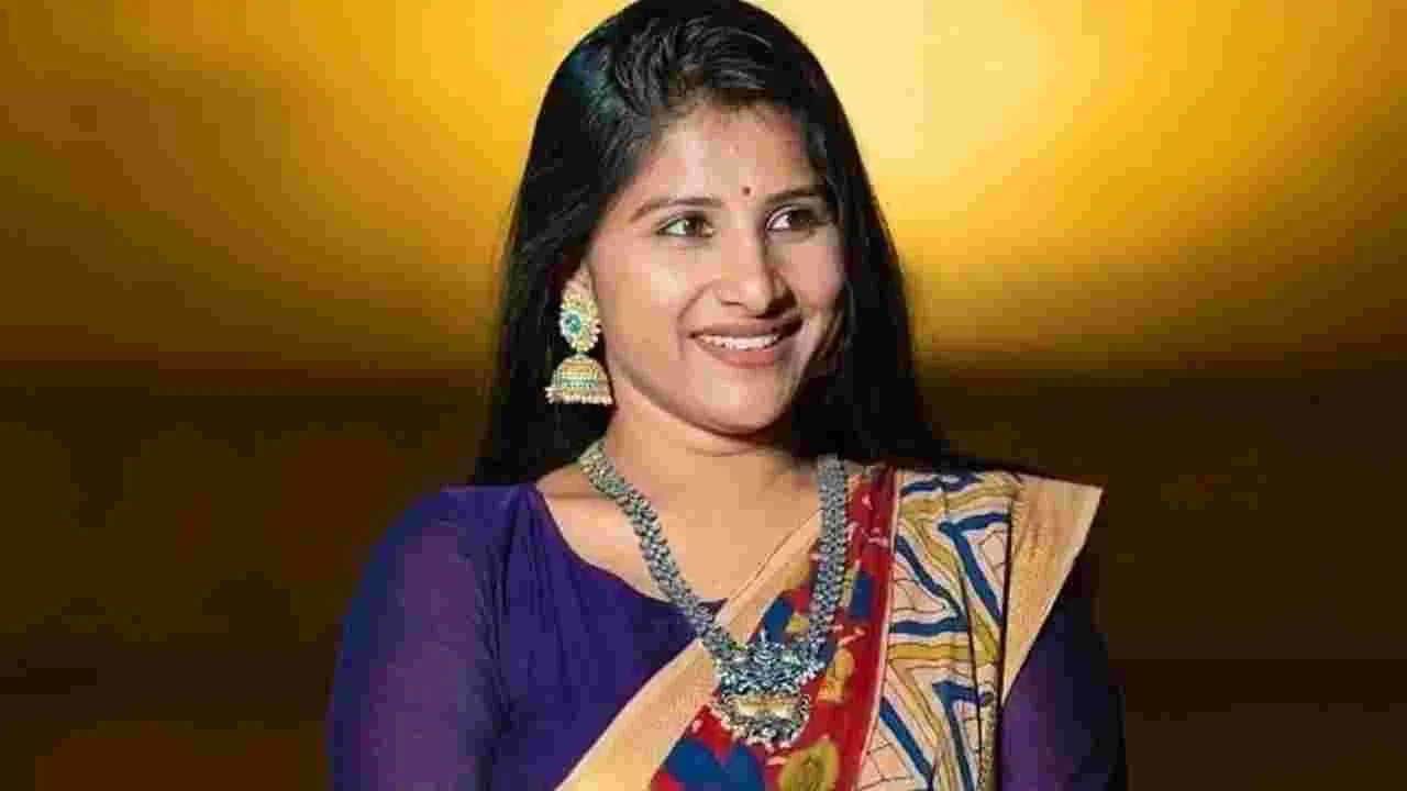 సినిమాల్లో అవకాశాలు ఇవ్వకండి.. మంగ్లీపై ప్రొడ్యూసర్ కౌన్సిల్‌లో ఫిర్యాదు..