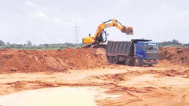 మట్టి మాఫియా బరితెగింపు