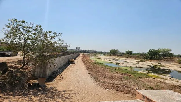 అడిగింది కొండంత...ఇచ్చింది గోరంత...!