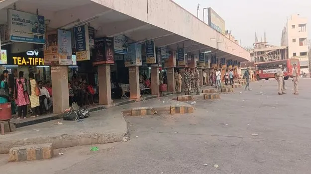 కదలని బస్సులు