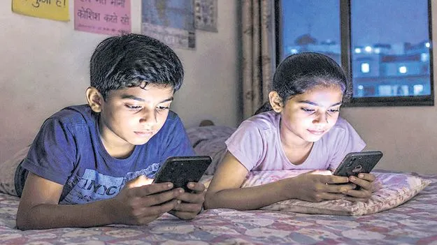 గంటల తరబడి సెల్‌లోనే...