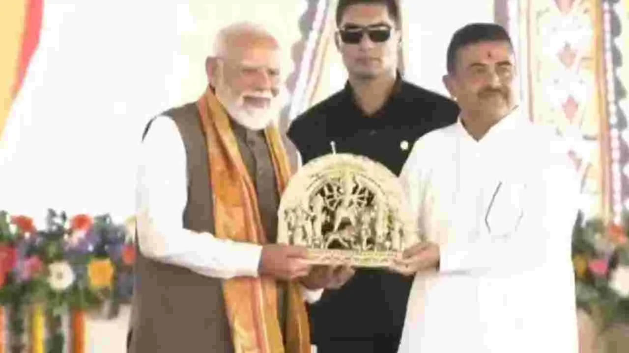ఘనంగా 'పశ్చిమబంగ దివస్' వేడుకలు.. సీఎం సువేందు అధికారితో కలిసి పాల్గొన్న ప్రధాని మోదీ