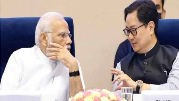 ఓటింగ్‌కు ముందు మోదీని కలిసిన రిజిజు