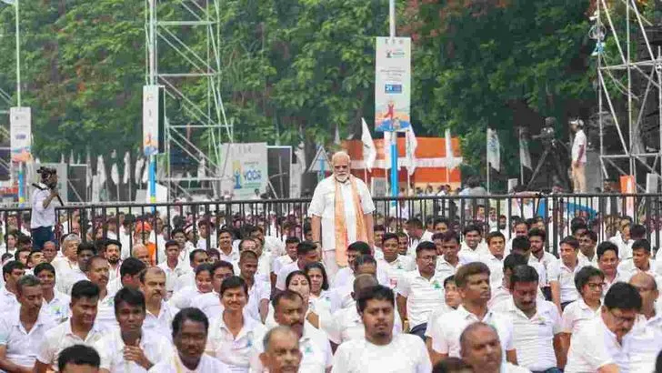 యోగా దినోత్సవంలో పాల్గొన్న ప్రధాని నరేంద్ర మోదీ..