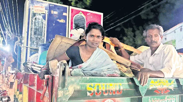 సర్దుకునిపోతున్నారు...