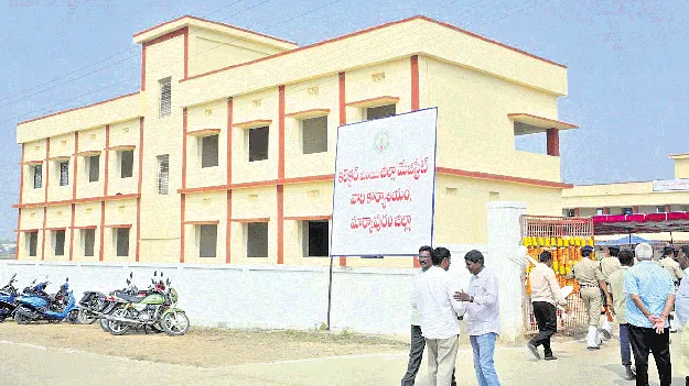 మార్కాపురం కలెక్టరేట్‌కు భద్రత కరువు