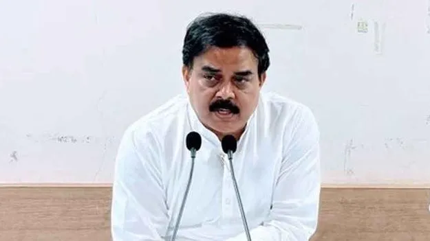 అమరావతిలో అలజడి సృష్టించేందుకు వైసీపీ కుట్ర చేస్తోంది: మంత్రి నాదెండ్ల