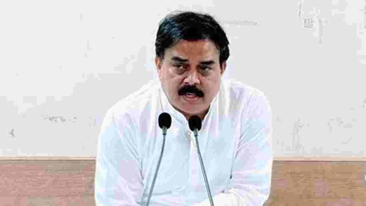 అమరావతిలో అలజడి సృష్టించేందుకు వైసీపీ కుట్ర చేస్తోంది: మంత్రి నాదెండ్ల