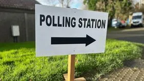 పది మంది కోసం ఓ పోలింగ్‌ కేంద్రం !