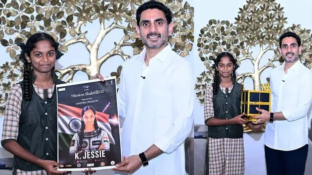 మంత్రి లోకేశ్‌ను కలిసిన.. మిషన్ శక్తిశాట్‌కు ఎంపికైన విద్యార్థిని