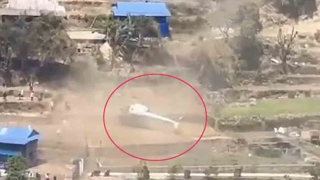 ల్యాండ్ అవుతూ కుప్పకూలిన హెలికాఫ్టర్.. క్షణాల్లో విధ్వంసం.. 