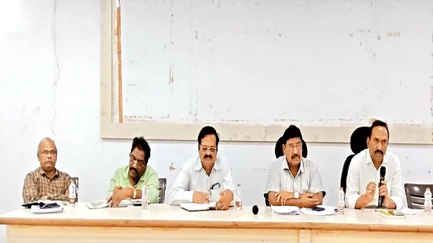 పారిశుధ్యానికి ప్రాధాన్యమివ్వాలి 