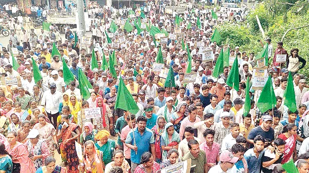 Tribal  కదంతొక్కిన గిరిజనం  