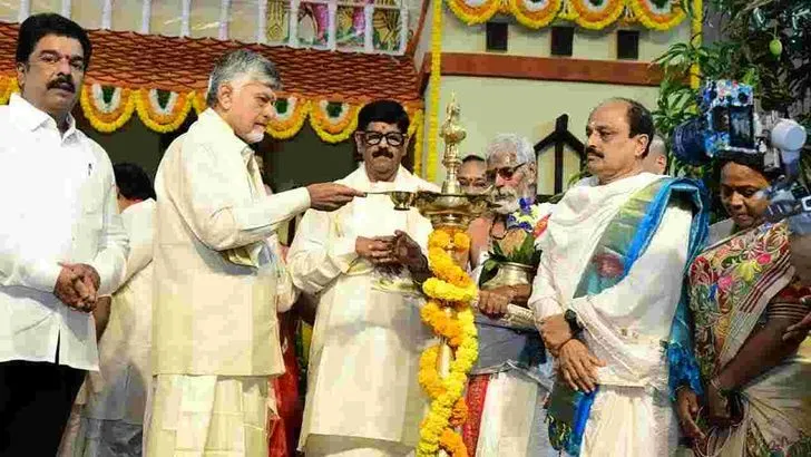 విజయవాడ తుమ్మలపల్లి కళాక్షేత్రంలో ఘనంగా ఉగాది వేడుకలు..