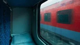 రైలులో మహిళపై దారుణం.. ఏసీ కోచ్‌లోకి తీసుకెళ్లి.. 