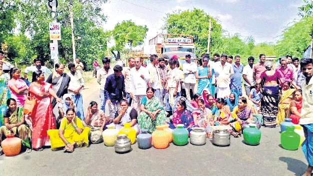 తాగునీటి కోసం ఆందోళన