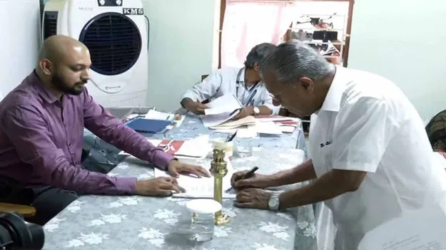 నామినేషన్ వేసిన కేరళ సీఎం పినరయి విజయన్