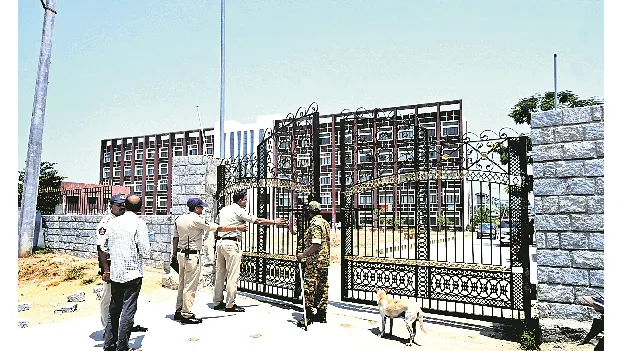 చిత్తూరు కోర్టును పేల్చేస్తాం 