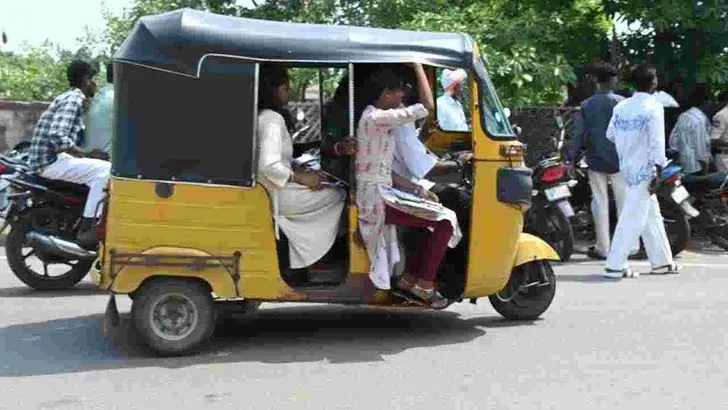 పాలిసెట్‌ పరీక్ష.. హాజరైన అభ్యర్థులు