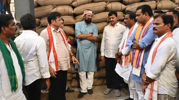 తడిసిన ధాన్యానికి కనీస మద్దతు ధర చెల్లిస్తాం: మంత్రి ఉత్తమ్ 