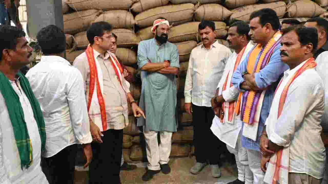 తడిసిన ధాన్యానికి కనీస మద్దతు ధర చెల్లిస్తాం: మంత్రి ఉత్తమ్