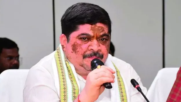 కిందస్థాయి సిబ్బందితో ఫ్రెండ్లీగా ఉండండి.. ఆర్టీసీ అధికారులతో పొన్నం ప్రభాకర్