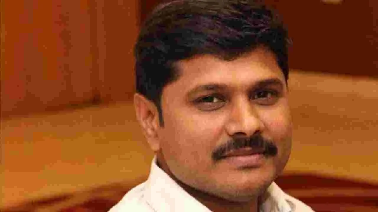 జగన్‌ మాజీ సీపీఆర్‌ఓ శ్రీహరి అభ్యర్థనను తోసిపుచ్చిన ఏపీ హైకోర్టు