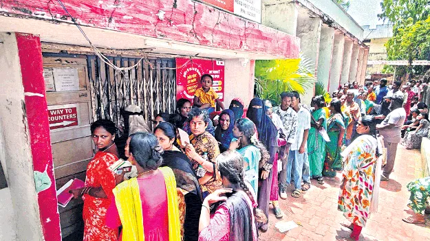 తల్లుల క్యూ