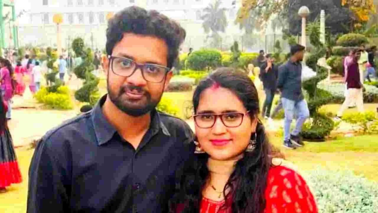 నా కూతురిని అల్లుడే చంపాడని నమ్ముతున్నాం: రాధా గాయత్రి తల్లిదండ్రులు