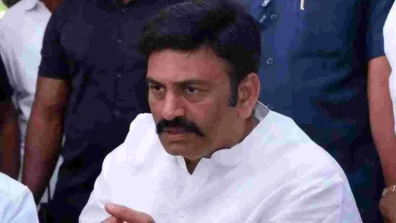 డిప్యూటీ స్పీకర్ రఘురామకృష్ణపై దాడికి యత్నం...