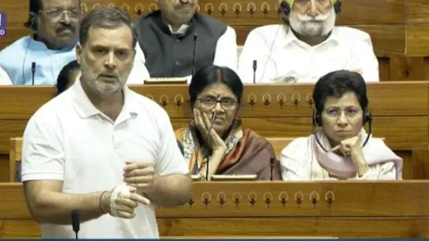 బాలాకోట్ మెజిషియన్.. మోదీపై రాహుల్ విసుర్లు, భగ్గుమన్న బీజేపీ