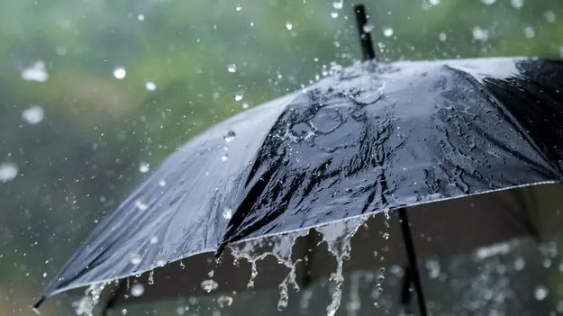 ఏపీలో ఒకవైపు మండుతున్న ఎండలు.. మరోవైపు పిడుగులతో కూడిన వర్షాలు!