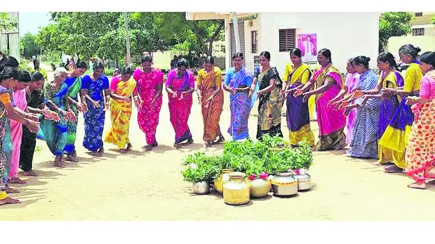వర్షాలు కురవాలి వానదేవుడా..