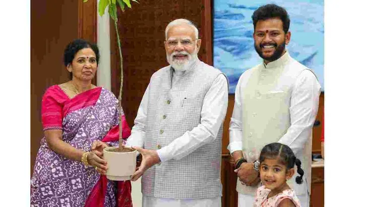 ప్రధాని మోదీతో రామ్మోహన్‌ కుటుంబం ఆత్మీయ భేటీ