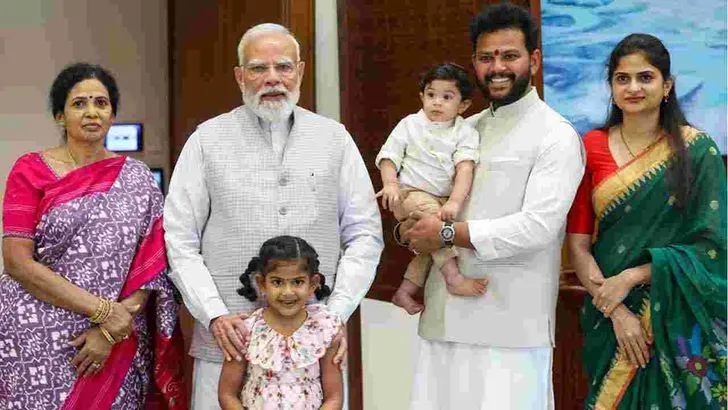 ప్రధాని మోదీతో రామ్మోహన్‌ కుటుంబం ఆత్మీయ భేటీ