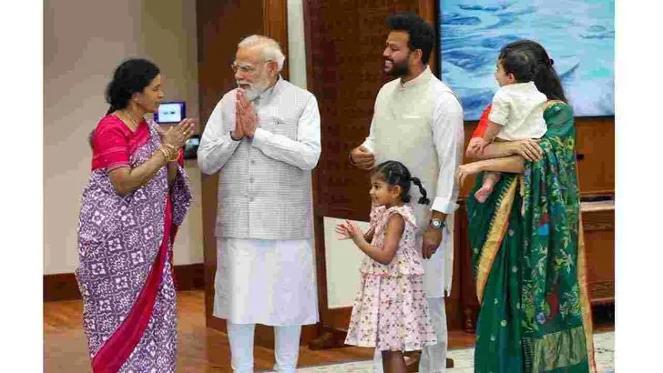 ప్రధాని మోదీతో రామ్మోహన్‌ కుటుంబం ఆత్మీయ భేటీ