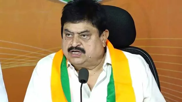 కోర్టు చెప్పినా రంగనాథ్ తీరు మారడం లేదు: రాంచందర్ రావు