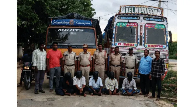 32 టన్నుల రేషన్‌ బియ్యం స్వాధీనం
