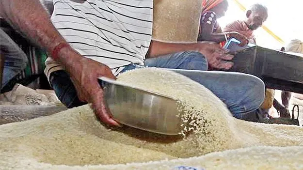 రేషన్‌   బియ్యం మాఫియాతో  లాలూఛీ