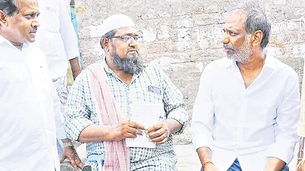ఉత్సాహంగా పింఛన్‌ల పంపిణీ