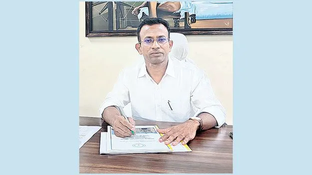 విశాఖ ఆర్డీవోగా దిలీప్‌ చక్రవర్తి
