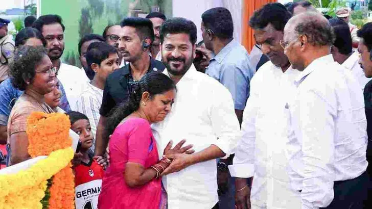  ‘అందెశ్రీ స్మృతివనం’ నిర్మాణానికి  సీఎం రేవంత్‌రెడ్డి భూమి పూజ 
