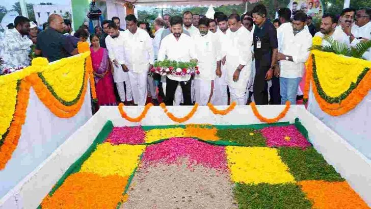  ‘అందెశ్రీ స్మృతివనం’ నిర్మాణానికి  సీఎం రేవంత్‌రెడ్డి భూమి పూజ 