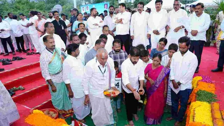  ‘అందెశ్రీ స్మృతివనం’ నిర్మాణానికి  సీఎం రేవంత్‌రెడ్డి భూమి పూజ 