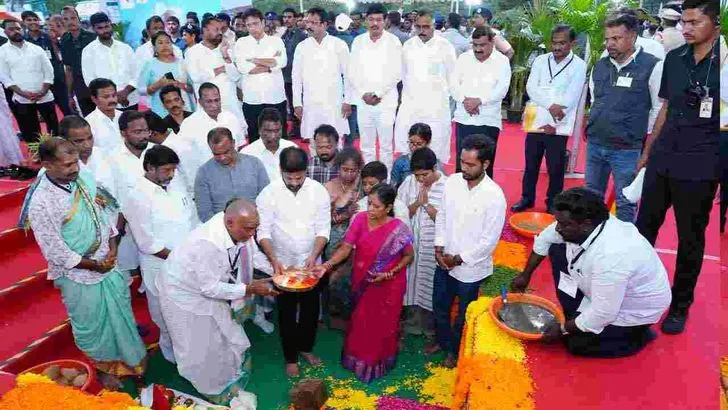  ‘అందెశ్రీ స్మృతివనం’ నిర్మాణానికి  సీఎం రేవంత్‌రెడ్డి భూమి పూజ 
