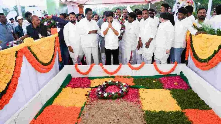  ‘అందెశ్రీ స్మృతివనం’ నిర్మాణానికి  సీఎం రేవంత్‌రెడ్డి భూమి పూజ 